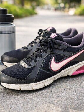 Nike Running Shoes Black Pink Air Cushion Athletic Walking Comfort Sneakers 8.5